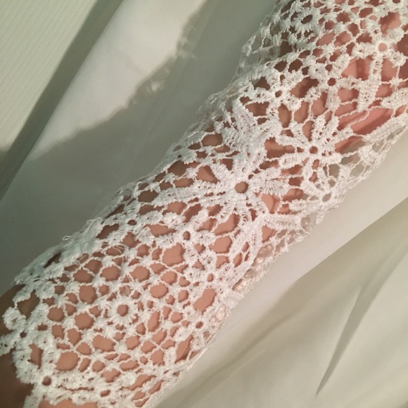 Flowy Shirt with Lace Sleeves - Picture 5 of 5